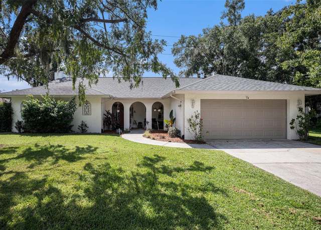 Property at 1411 Oakwood Ln, Plant City, FL 33563, 3 beds, 2 baths
