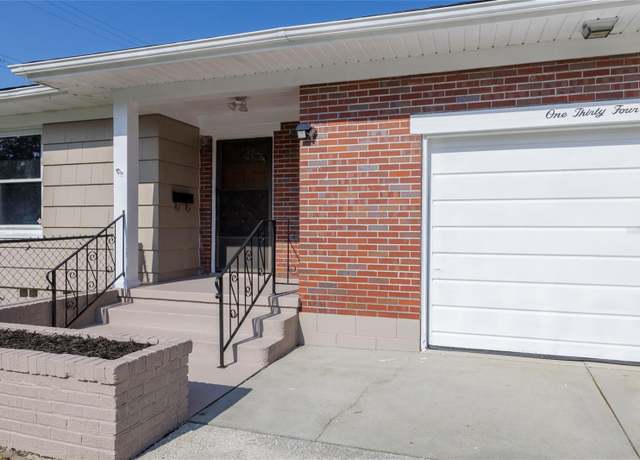 Property at 134 S Julia Ave, Deland, FL 32720, 3 beds, 2 baths