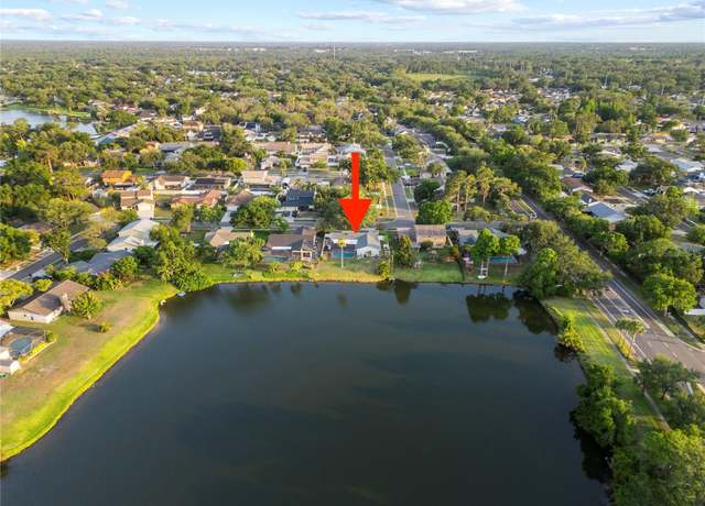 Property at 3925 Dunaire Dr, Valrico, FL 33596, 4 beds, 2 baths