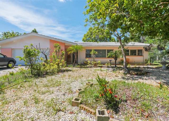 Property at 4720 Coronado Way S, Gulfport, FL 33711, 4 beds, 3.5 baths