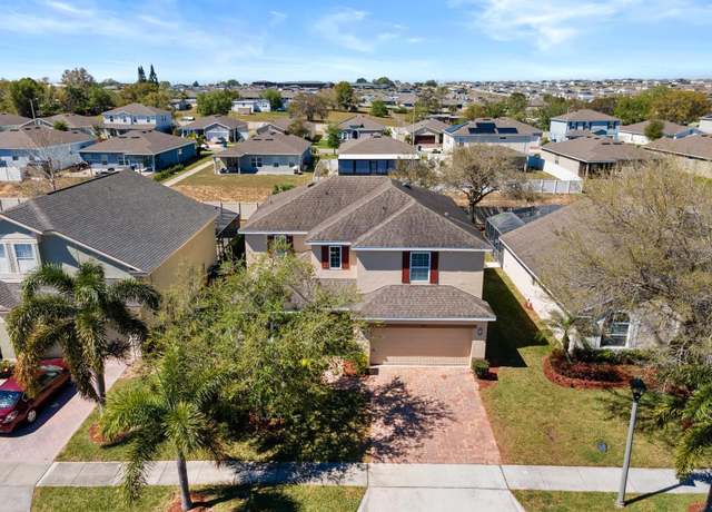 Property at 754 Andalusia Loop, Davenport, FL 33837, 5 beds, 3.5 baths