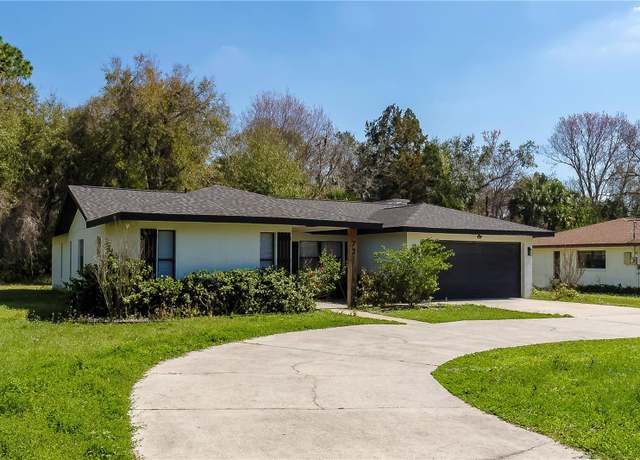 Property at 721 N Country Club Dr, Crystal River, FL 34429, 3 beds, 2 baths