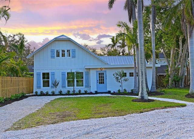 Property at 206 23rd St W, Bradenton, FL 34205, 3 beds, 2 baths