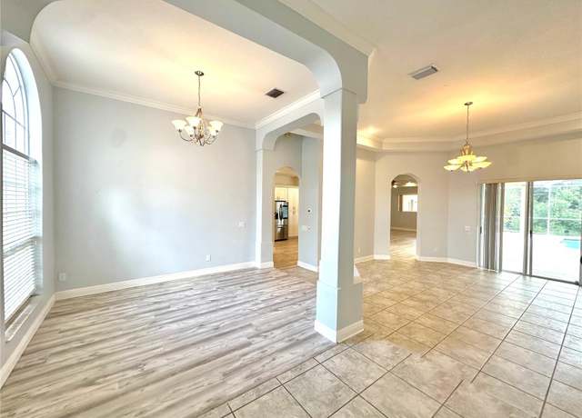 Property at 10411 Riverburn Dr, Tampa, FL 33647, 5 beds, 4 baths