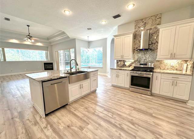 Property at 10411 Riverburn Dr, Tampa, FL 33647, 5 beds, 4 baths