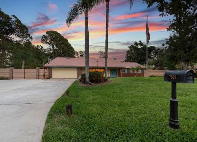 Property at 7507 Beasley Rd, Tampa, FL 33615, 4 beds, 3.5 baths