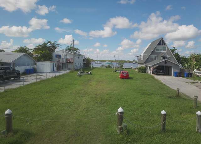 Property at 3322 W Shell Point Rd Unit B, Ruskin, FL 33570