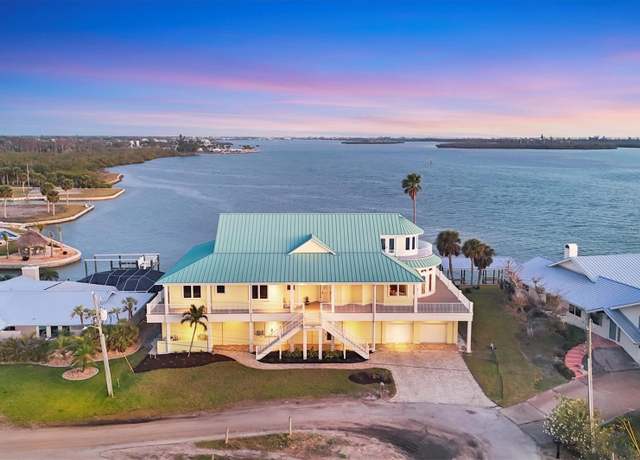 Property at 1905 Mississippi Ave, Englewood, FL 34224, 4 beds, 3.5 baths
