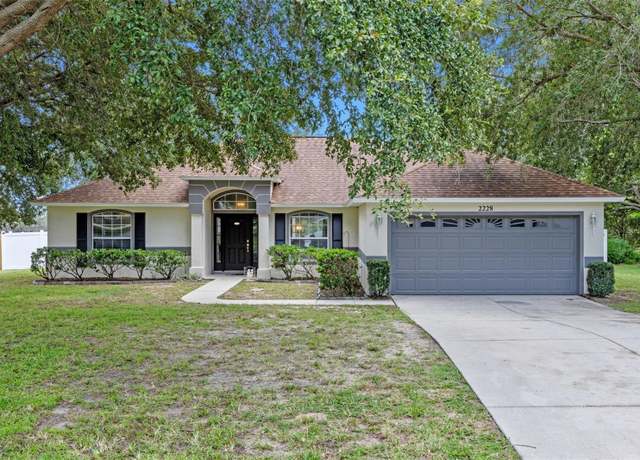 Property at 2228 Lake Pointe Cir, Leesburg, FL 34748, 4 beds, 2 baths