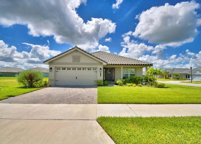 Property at 4669 Grandview Glen Dr, Auburndale, FL 33823, 4 beds, 3 baths