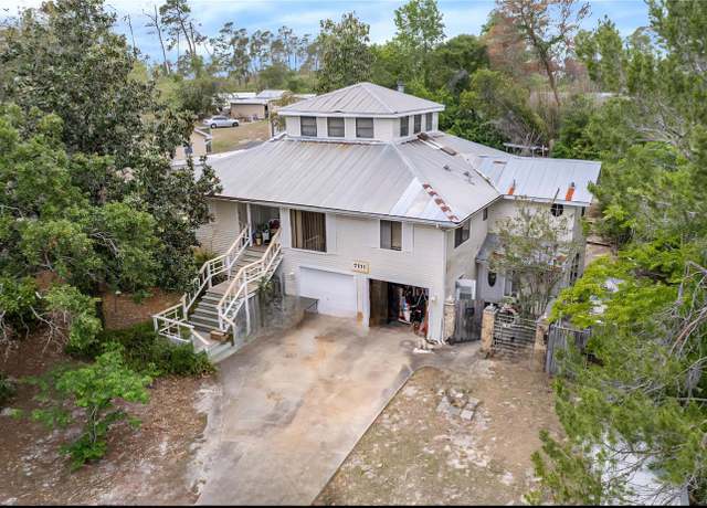 Property at 7111 Oregon Chickadee Rd, Weeki Wachee, FL 34613, 5 beds, 3 baths