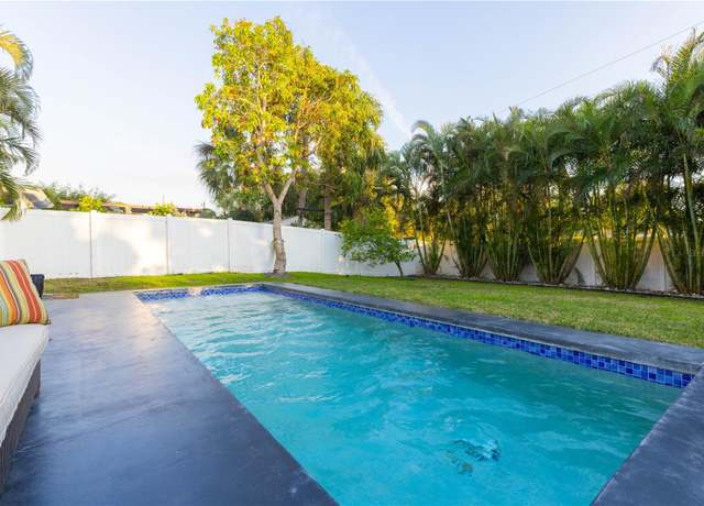 Property at 2246 Fiesta Dr, Sarasota, FL 34231, 4 beds, 3.5 baths