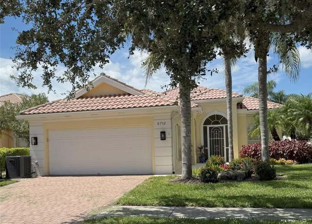 Property at 5712 Ferrara Dr, Sarasota, FL 34238, 3 beds, 3 baths