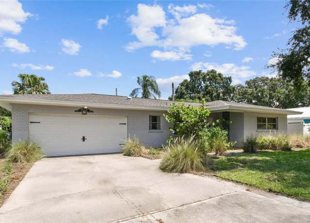 Property at 958 Lyndhurst St, Dunedin, FL 34698, 2 beds, 1.5 baths