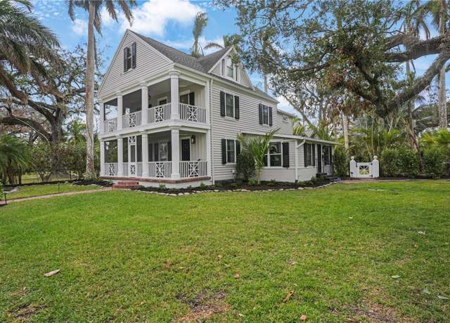 Property at 320 29th St NW, Bradenton, FL 34205, 3 beds, 3.5 baths
