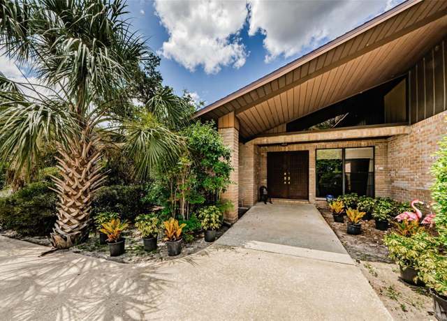Property at 309 Hidden Lake Dr, Brandon, FL 33511, 5 beds, 3 baths