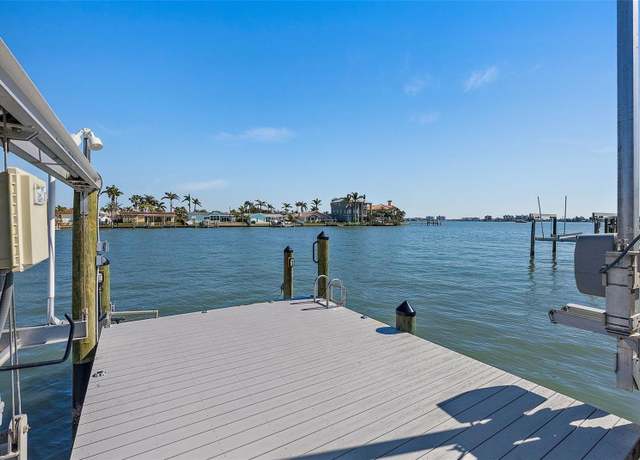 Property at 5451 Oakhurst Dr, Seminole, FL 33772, 4 beds, 2.5 baths