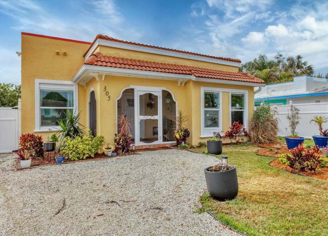 Property at 305 Pameto Rd, Nokomis, FL 34275, 3 beds, 2.5 baths