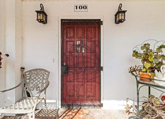 Property at 30 Kings Bay Dr, Crystal River, FL 34429, 2 beds, 2 baths