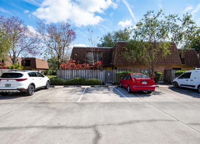 Property at 5385 Elm Ct #313, Orlando, FL 32811, 2 beds, 2.5 baths