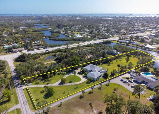 Property at 60 N Oxford Dr, Englewood, FL 34223, 5 beds, 4 baths