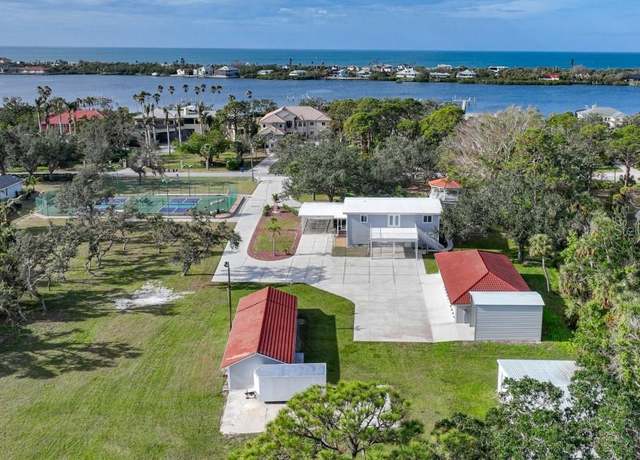 Property at 1931 Bayshore Dr, Englewood, FL 34223, 4 beds, 5.5 baths