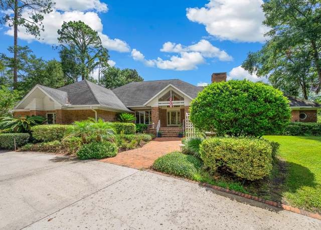 Property at 996 NW Scenic Lake Dr, Lake City, FL 32055, 3 beds, 2.5 baths