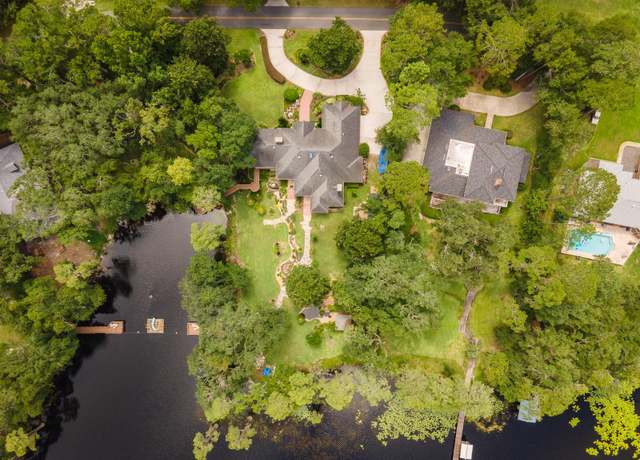 Property at 996 NW Scenic Lake Dr, Lake City, FL 32055, 3 beds, 2.5 baths