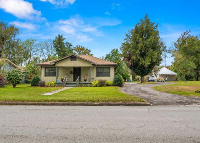 Property at 37713 Florida Ave, Dade City, FL 33525, 4 beds, 2 baths