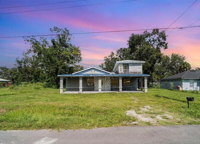 Property at 2208 1st Ave E, Palmetto, FL 34221, 5 beds, 3 baths