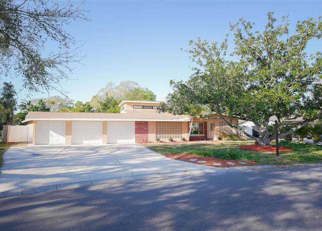 Property at 1712 Faulds Rd N, Clearwater, FL 33756, 5 beds, 4 baths