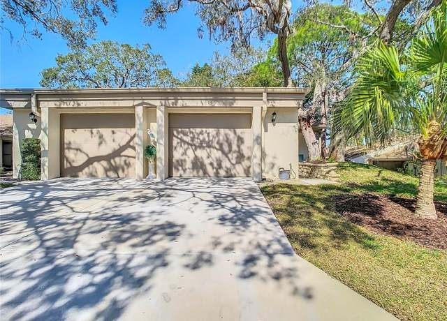 Property at 2606 Oak Cir, Tarpon Springs, FL 34689, 2 beds, 2 baths