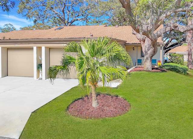 Property at 2606 Oak Cir, Tarpon Springs, FL 34689, 2 beds, 2 baths