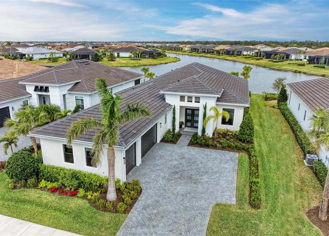 Property at 9048 Bernini Pl, Sarasota, FL 34240, 3 beds, 2.5 baths