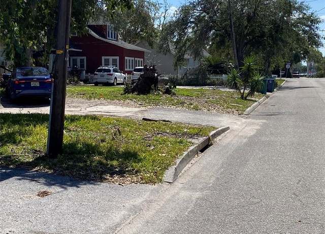 Property at 518 7th Ave W, Palmetto, FL 34221