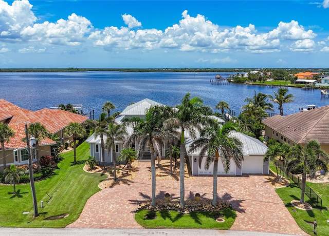 Property at 119 Creek Dr SE, Port Charlotte, FL 33952, 3 beds, 2.5 baths
