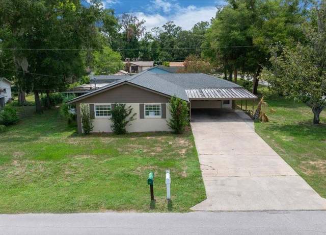 Property at 5018 SE 106th Pl, Belleview, FL 34420, 4 beds, 3 baths
