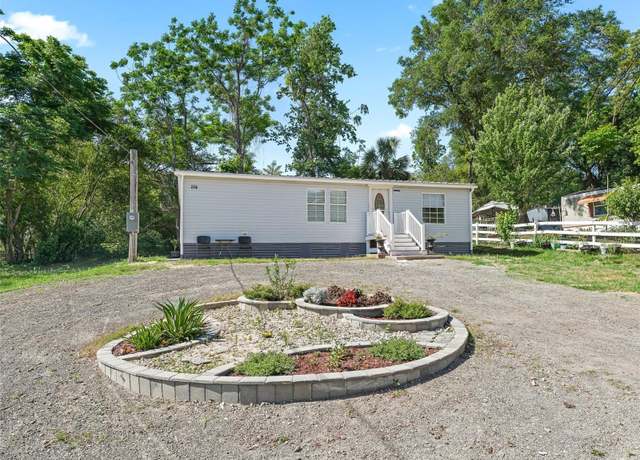Property at 214 Morningside Ave, Lady Lake, FL 32159, 2 beds, 2 baths