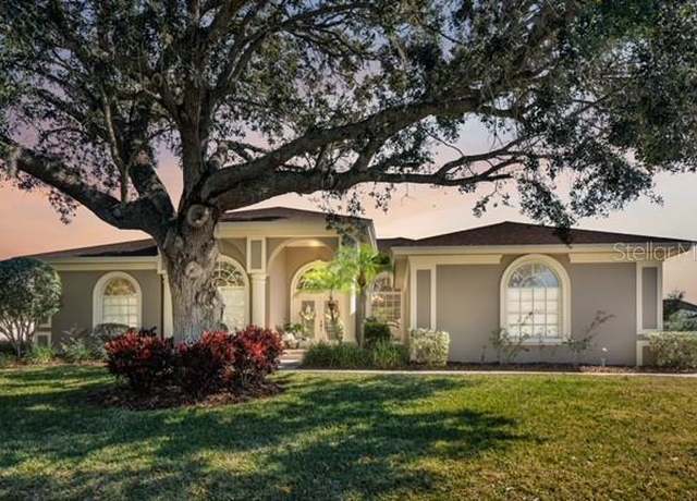 Property at 867 Hanover Way, Lakeland, FL 33813, 4 beds, 3.5 baths