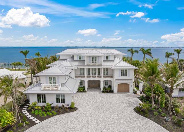 Property at 619 Key Royale Dr, Holmes Beach, FL 34217, 5 beds, 7 baths