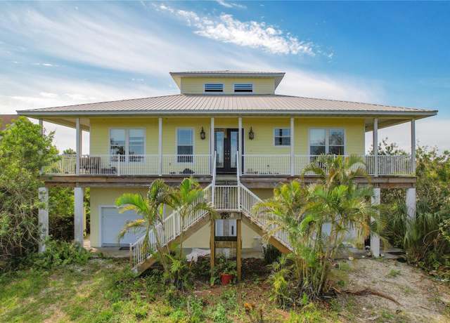 Property at 935 Bayshore Dr, Palmetto, FL 34221, 4 beds, 3 baths