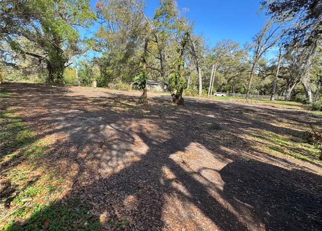 Property at 230 Skywood Dr, Valrico, FL 33594