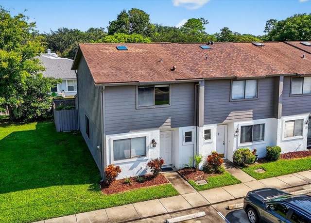Property at 112 W Sandalwood Ct, Daytona Beach, FL 32119, 2 beds, 2.5 baths