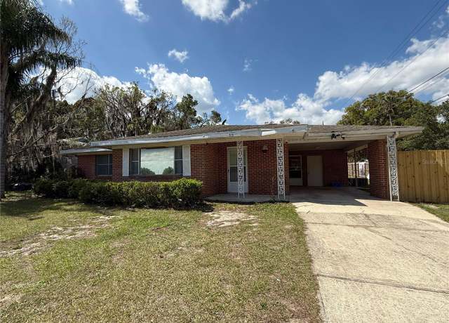 Property at 313 N Lake St, Crescent City, FL 32112, 3 beds, 1.5 baths
