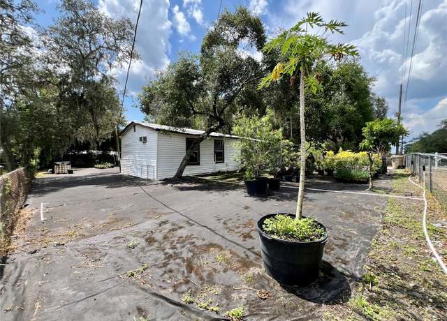 Property at 40431 Country Rd, Eustis, FL 32736, 2 beds, 1 bath