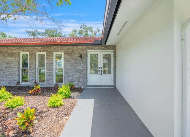 Property at 3209 Riviera Dr, Sarasota, FL 34232, 4 beds, 2 baths