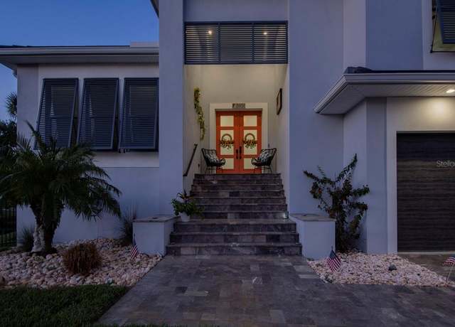 Property at 5951 Bay Dr, Gulfport, FL 33707, 4 beds, 3.5 baths