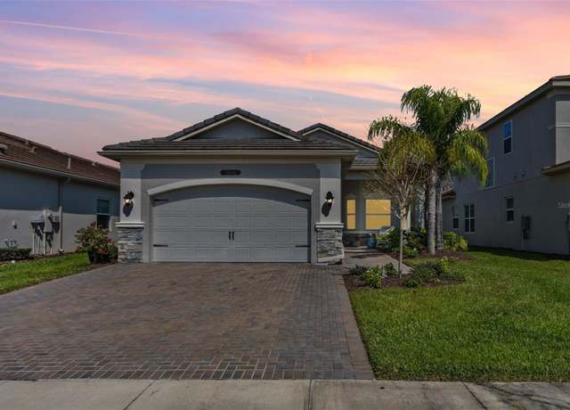 Property at 31046 Lindentree Dr, Wesley Chapel, FL 33543, 3 beds, 2.5 baths