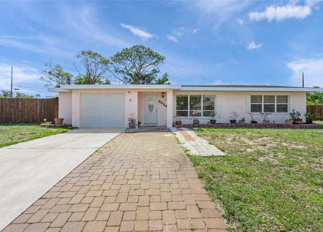 Property at 2524 Tuttle Way, Sarasota, FL 34239, 3 beds, 2 baths