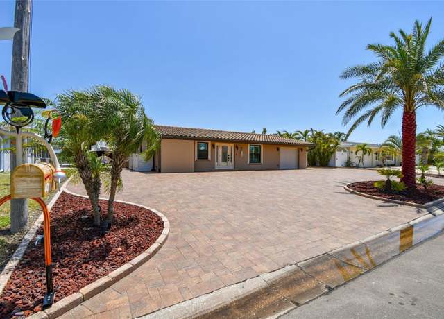 Property at 4011 99th St W, Bradenton, FL 34210, 2 beds, 3 baths